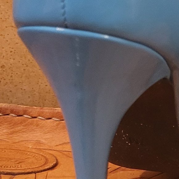 Beautiful Guess Electric Blue Patent Leather Stilettos Pointed Toe Size: 7M - Picture 9 of 9
